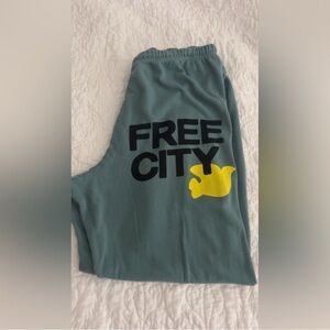 FREECITY Sweats - Size L
